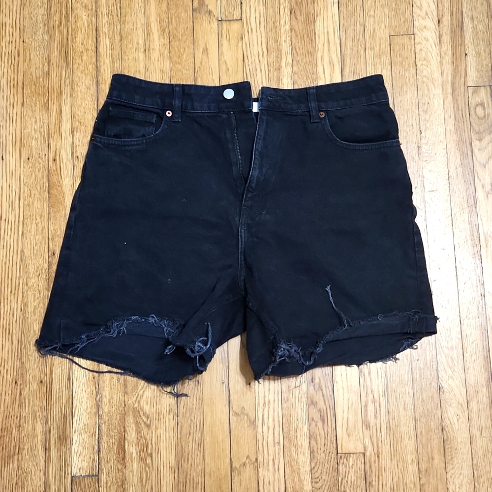 90s style mom black jean shorts